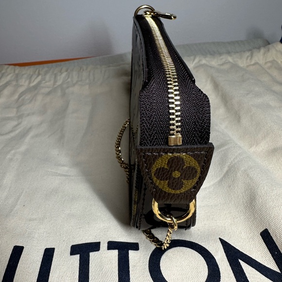 Louis Vuitton Vernis Mini Pochette Accessories - Picture 4 of 12